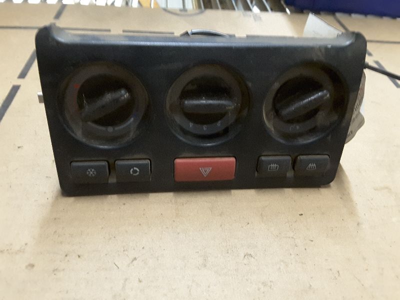 02 03 FREELANDER TEMPERATURE CONTROL W/O PREMIUM TEMPERATURE CONTROL 114257