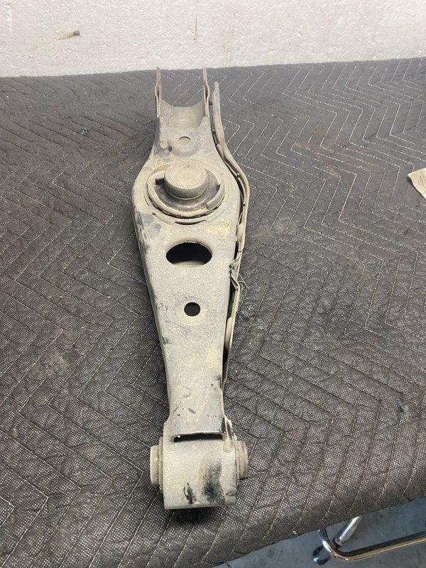 2017 KIA SORENTO LX LEFT REAR LOWER CONTROL ARM