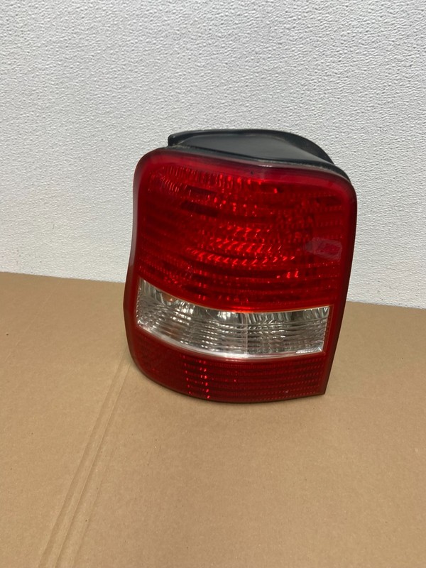 2003 2004 2005 Kia Sedona Left Driver LH Side Tail Light OEM AB6749 DW