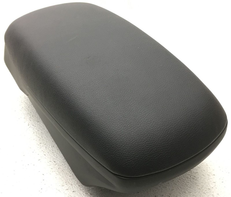 OEM Hyundai Elantra Console Cover Small Cut 84660-3Y050-RY