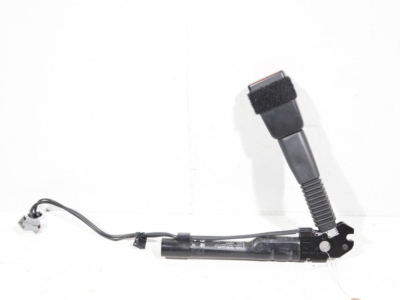 BMW X1 E84 Front Right Seat Belt Buckle Receiver OEM 7213564 2009-2015