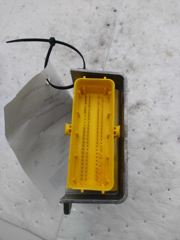 Used Air Bag Module fits: 2014 Volkswagen Tiguan Air Bag under center console ID