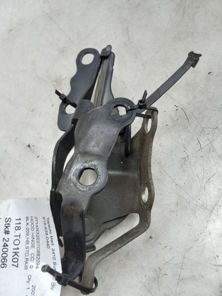 2007 TOYOTA MATRIX 1.8L FWD AT LEFT AND RIGHT SIDE HOOD HINGES