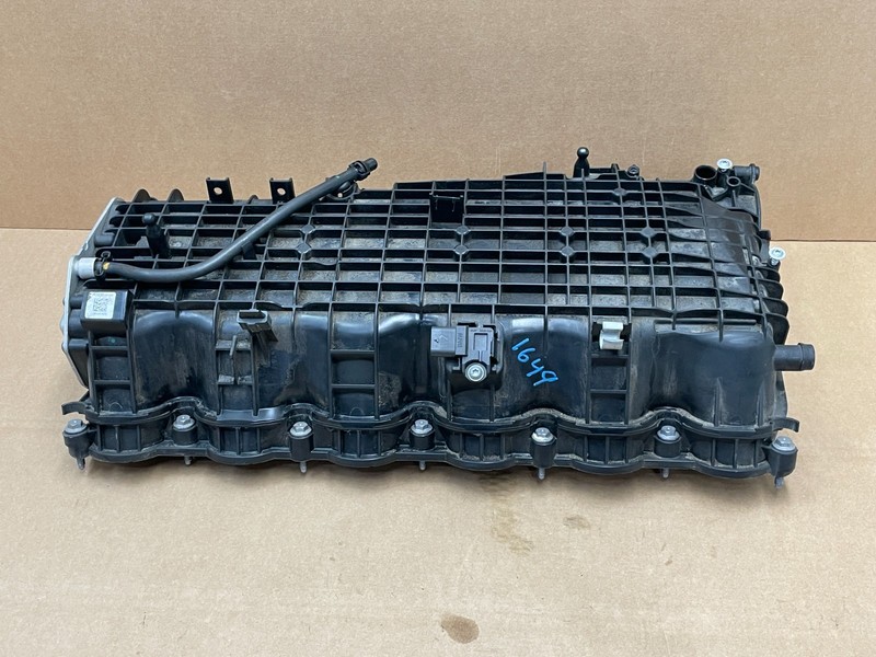 2017 2018 2019 BMW G30 540i Engine Air Intake Manifold 3.0L 1649 OEM