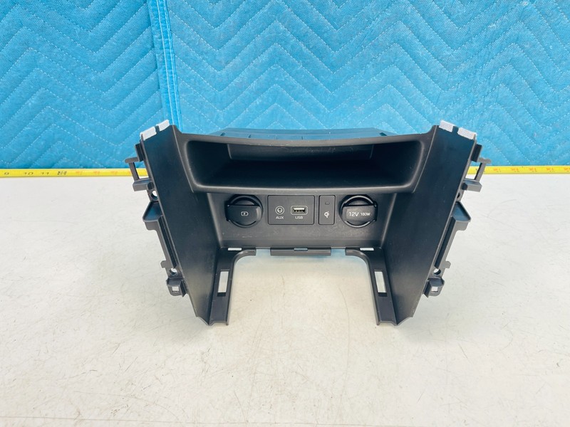 2018–2023 Hyundai Kona Console Panel USB AUX 12V Qi Charger OEM 84680-J9370TRY