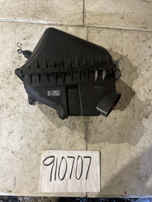 2000-2001 lexus Es300 air cleaner intake filter housing box assembly OEM