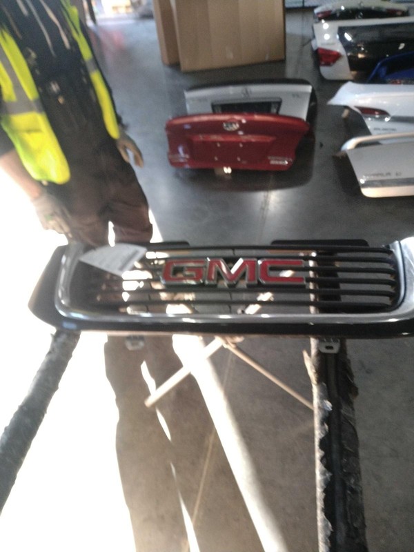 Used Front Grille fits: 2003 Gmc Envoy w/o headlamp washers Front Grade A