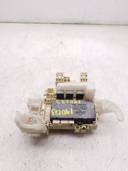 97 98 99 LEXUS ES300 3.0L 6CYL CABIN FUSE BOX ASSEMBLY