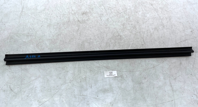 ✅ 15-23 OEM Ford Mustang GT Right Passenger Door Window Inner Belt Molding 7k
