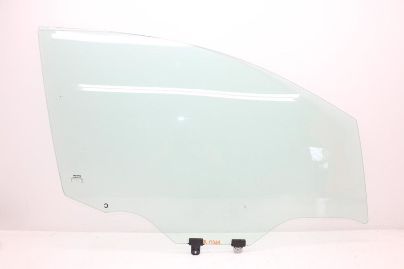 Passenger Right Front Door Window Glass Fits 13-17 LEAF