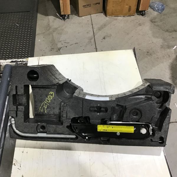 2006-2017 VW Volkswagen CC Passat Jack and Partial Tool Kit 3AA011031B
