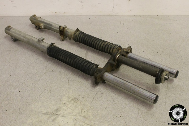 1983 Suzuki DR100FRONT SUSPENSION FORK SHOCKS LOWER TRIPLE TREE DR 100 83
