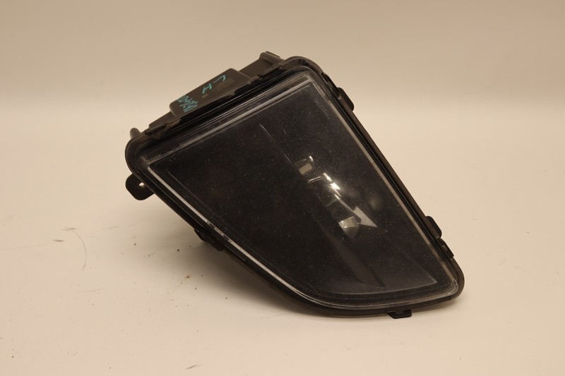 2018-2023 VOLVO VNL 760 FRONT BUMPER FOG LIGHT LAMP 82744669 OEM