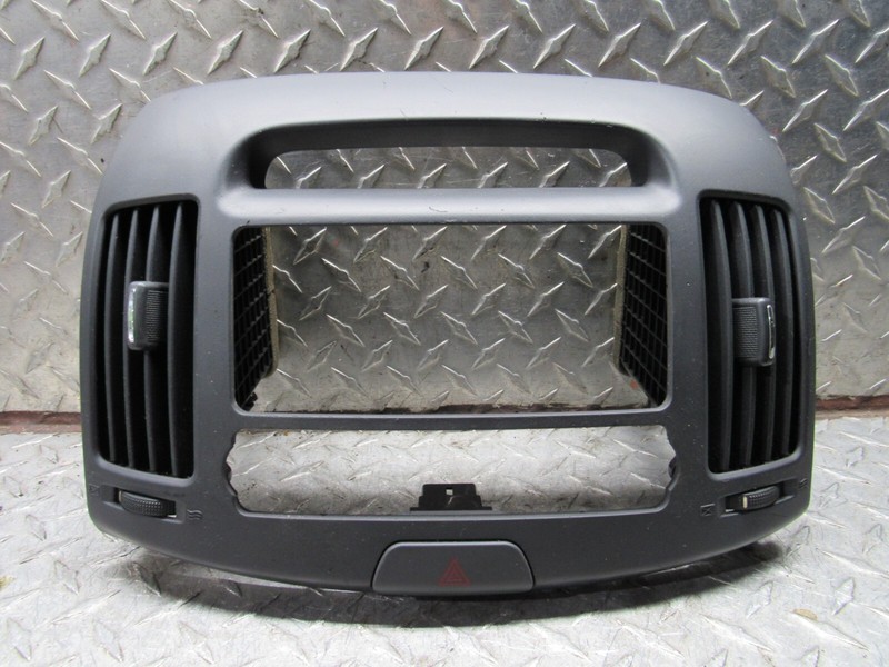 07 HYUNDAI ELANTRA CENTER DASH RADIO AIR VENT TRIM BEZEL HAZARD SWITCH SDN 2.0L