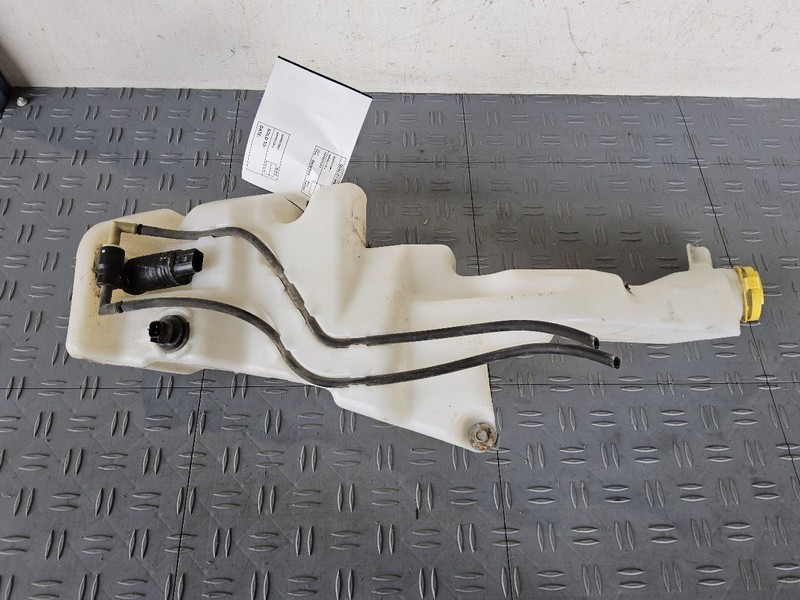 Wash Reservoir LHD Without Headlamp Washers Fits 14-18 CHEROKEE 3431046
