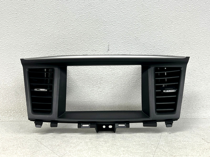 ⭐2016-2020 INFINITI QX60 DASH CENTER RADIO TRIM BEZEL W/AIR VENT GRILLE LOT2709