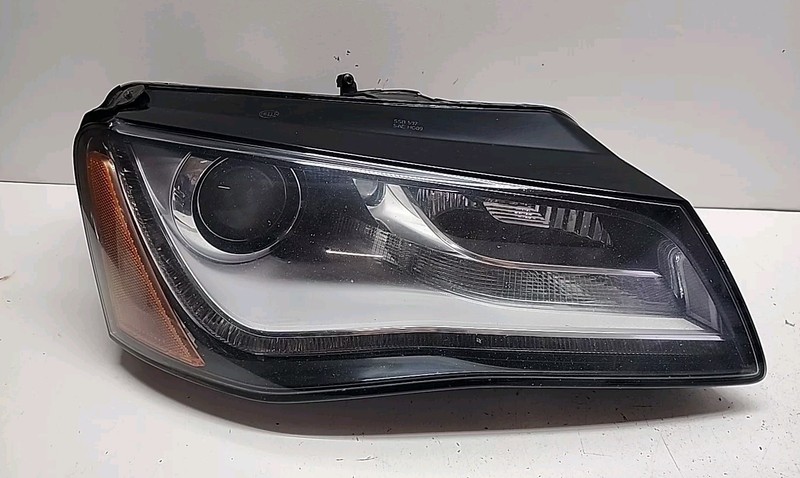 4H0941004 | 2011 - 2014 AUDI A8 Right Passengers Side Front Headlight XENON HID