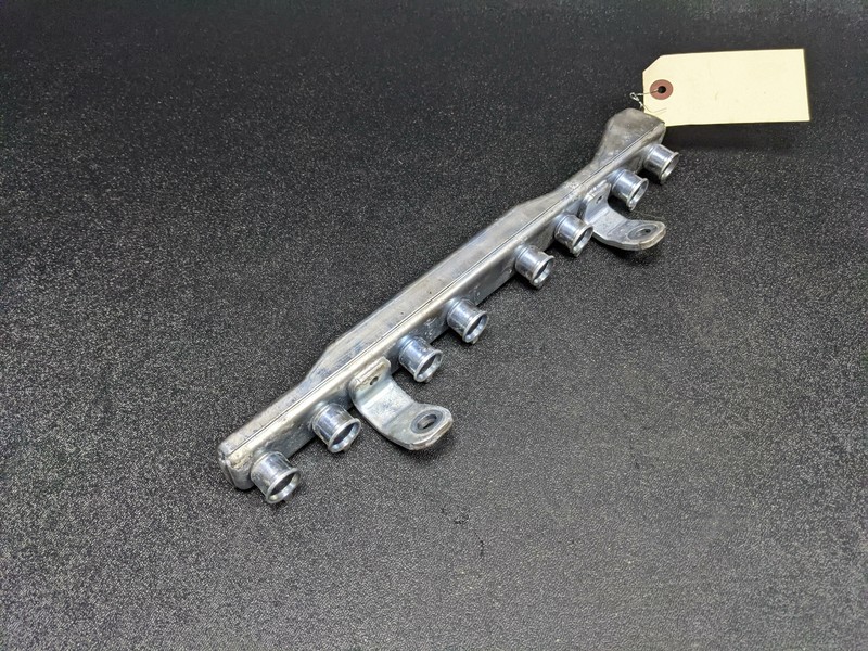 Fuel Injector Rail 2019 Nissan Kicks 17520-5RL0A 2018 2020