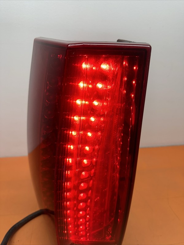 15890422 | 2007 - 2014 Cadillac Escalade OEM Driver Left LED Tail Light LR LH