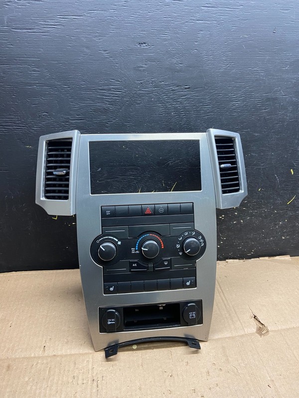 2008 to 2010 Jeep Grand Cherokee Center A/C Heater Climate Control OEM Y2547 DG