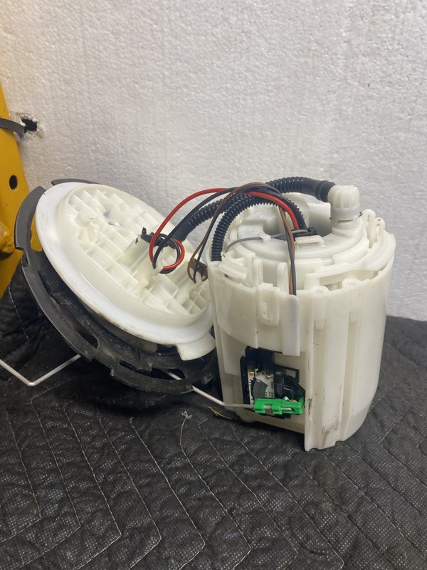 2017 KIA SORENTO LX FUEL PUMP OEM