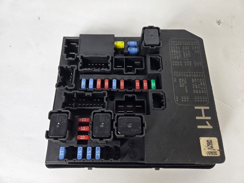 2013-2019 Nissan Sentra Under Hood Fuse Relay Box 25238-3SG1A OEM 15239