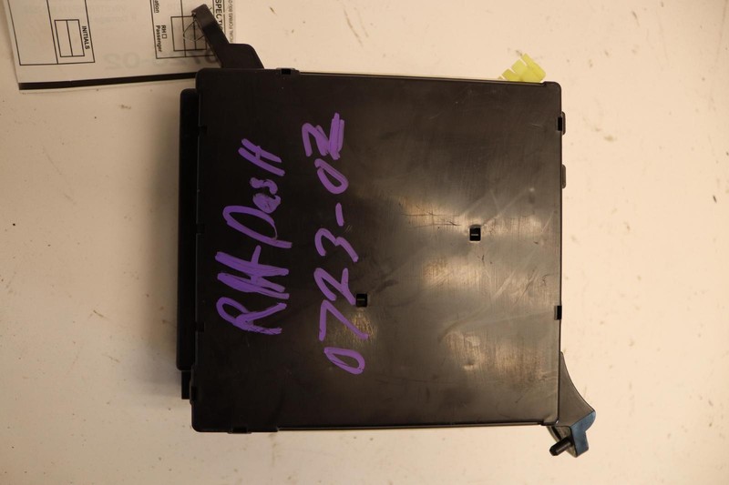 2007-2013 TOYOTA TUNDRA EXTENDED CAB ENGINE JUNCTION FUSE BOX MODULE OEM