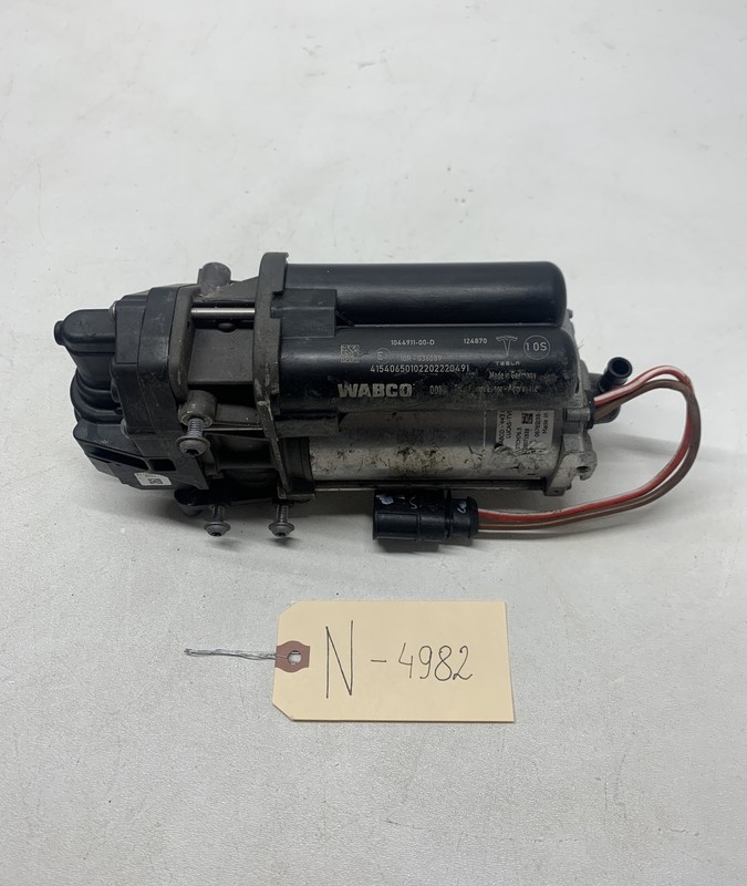2012-2023 TESLA S AIR SUSPENSION COMPRESSOR PUMP NO SENSOR WITH BRACKET 4982 B88