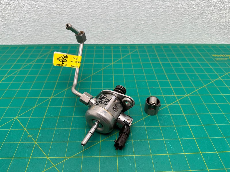 17-22 Alfa Romeo Giulia 2.0L engine BOSCH HIGH PRESSURE FUEL PUMP OEM