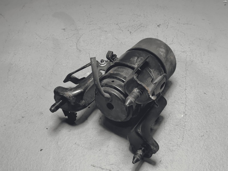 2018-2024 TOYOTA CAMRY 2.5L FWD ENGINE TRANS FRONT MOUNT BRACKET INSULATOR OEM