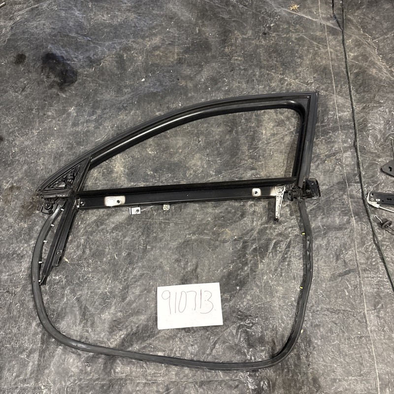 2002-2008 AUDI A4 FRONT LEFT DOOR WINDOW GLASS SHELL FRAME W / RUBBER