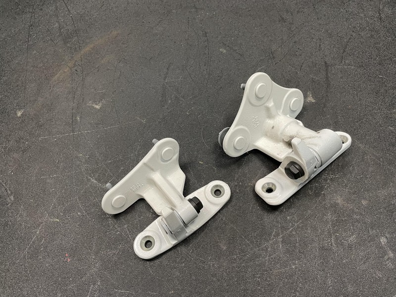 2PC Rear Right Door Upper & Lower Hinge 2018 Mercedes GLS 550 1667300237 17 19