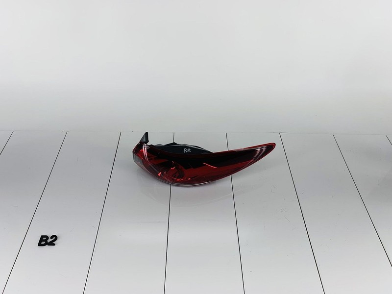14-15 MAZDA 6 REAR RIGHT SIDE TRUNK LID OUTER TAIL LIGHT BRAKE STOP LAMP OEM