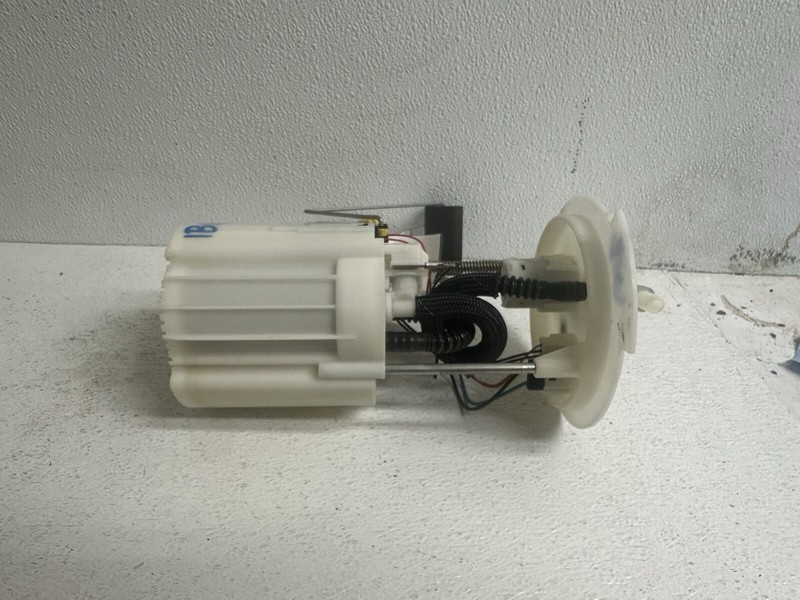 2004-2008 Nissan Maxima Fuel Pump w Sending Unit & Bracket