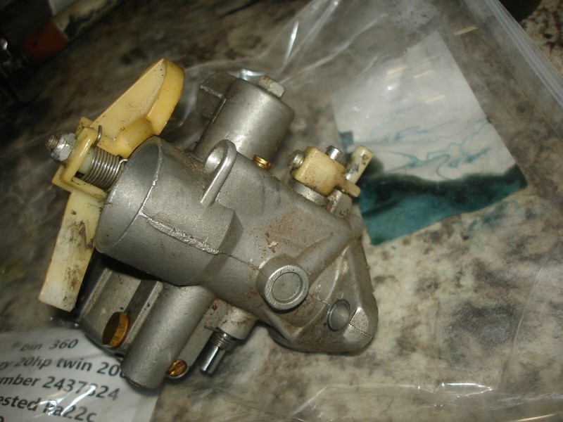 Mercury 20hp twin 200 SN2437824 carburetor untestedboat motor part bin 360