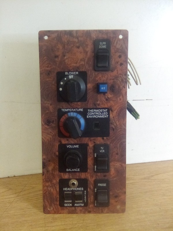 2000 International 9200 Sleeper Panel