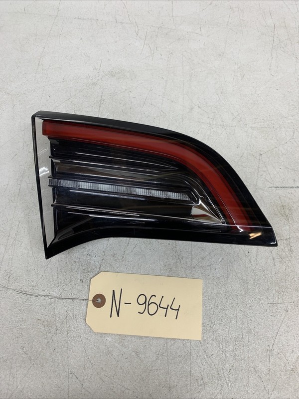 21-23 Tesla Y Taillight Tail Light LH Trunk OEM 4-pin 1502088-00-B 9644 B17