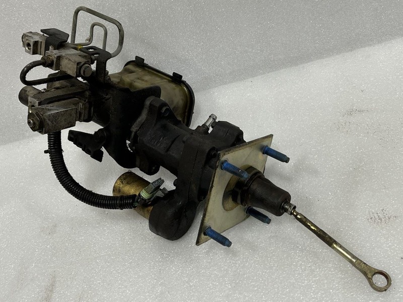 1994 CHEVROLET 3500 PICKUP BRAKE BOOSTER FOR REAR DRUM STYLE BRAKES 15691853