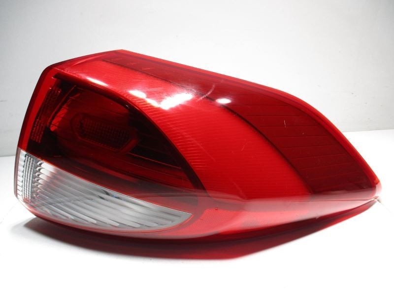 2016-2018 HYUNDAI TUCSON RIGHT TAILLIGHT QUARTER PANEL MOUNTED 11K 32468