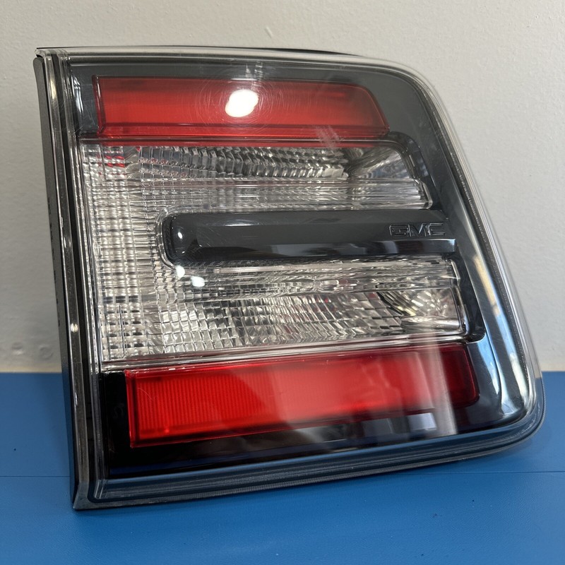 23169323 | 2013 - 2016 2017 GMC Acadia Driver LH Lid Mounted Tail Lamp OEM LR
