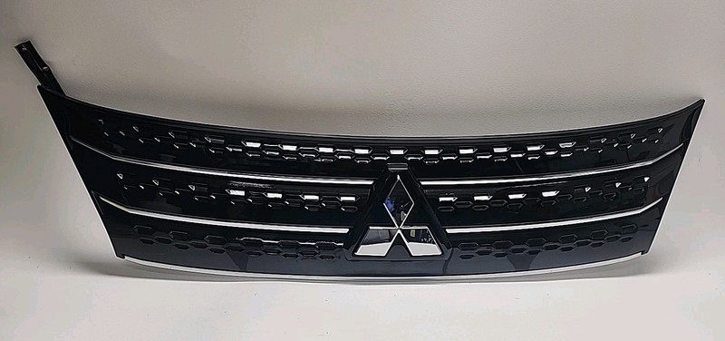 2022 2023 2024 Mitsubishi Outlander Front Radiator Grille Upper Cover CHROME OE