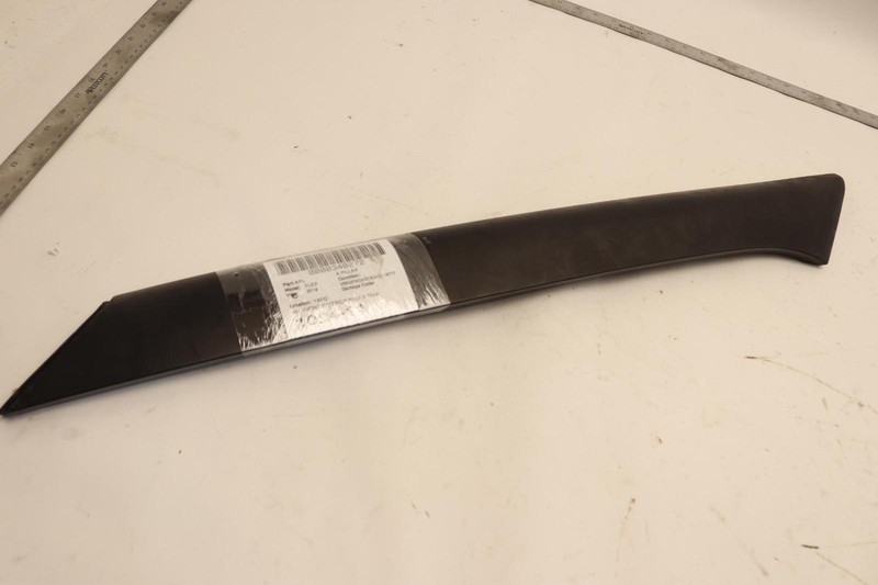 2013-2019 FORD FLEX RIGHT PASSENGER EXTERIOR WINDSHIELD A PILLAR MOLDING OEM