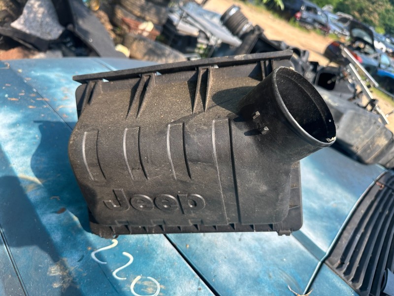04-07 LIBERTY OEM AIR3.7 INTAKE CLEANER FILTER BOX ASSEMBLY