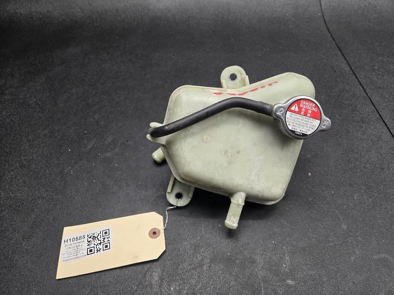 Radiator Coolant Reservoir 2019 Honda CR-V 19101-5PA-A01 2017 2018 2020 - 2022