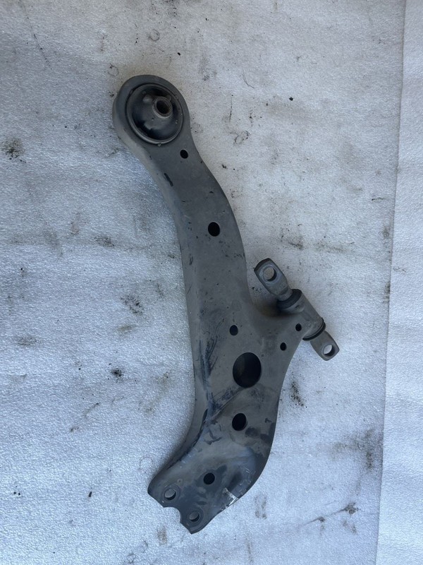 2013 2014 2015-2018 LEXUS ES300H ES350 RIGHT FRONT LOWER CONTROL ARM 48068-06190