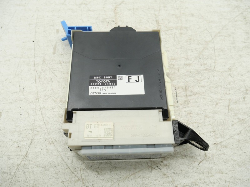 2015-2018 Lexus RC F Body Control Module MPX Multiplex Fuse Unit 8922124090 OEM