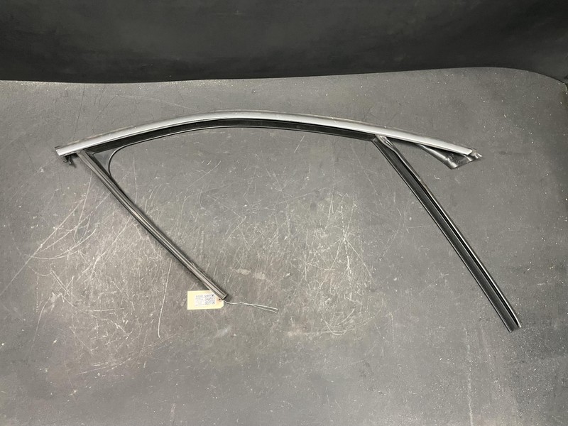 Front Right Door Window Glass Run Channel 2018 BMW X1 51337362238 2016 - 2022