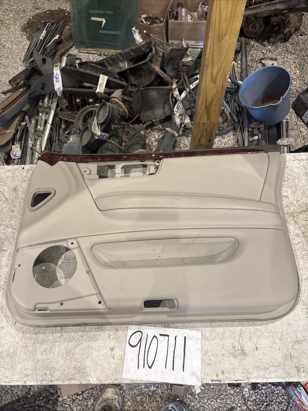 06-11 CADILLAC DTS FRONT RIGHT INTERIOR DOOR PANEL 15818076