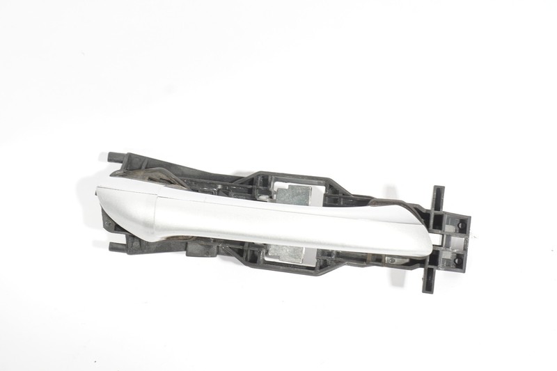 06-08 MERCEDES BENZ CLS500 W219 FRONT RIGHT PASS EXTERIOR DOOR HANDLE SILVER OEM