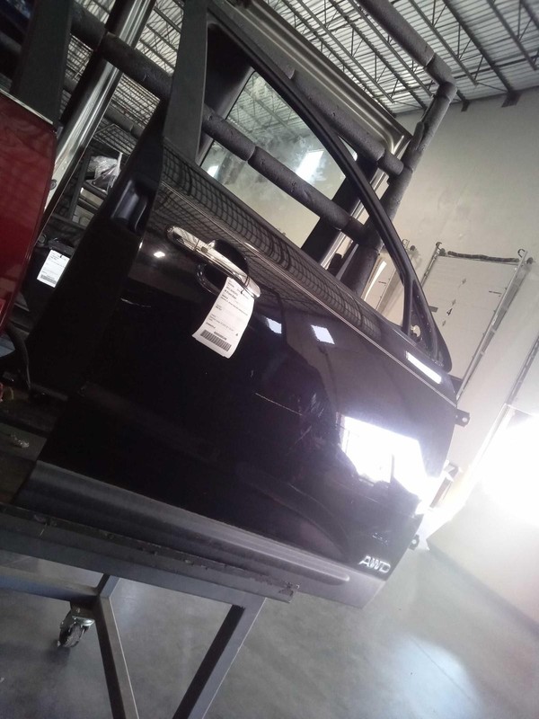 2011 KIA Sorento Right Door Black Used, Dented, 175K Miles, OEM Part 552202